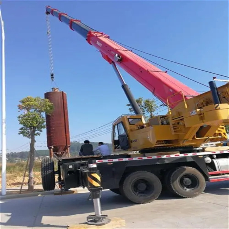 三明吊车租赁作业时的保养和维护