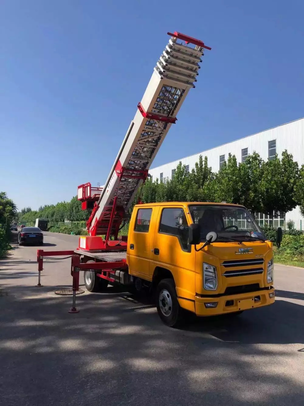 三明附近的云梯车出租服务：轻松解决高空作业需求