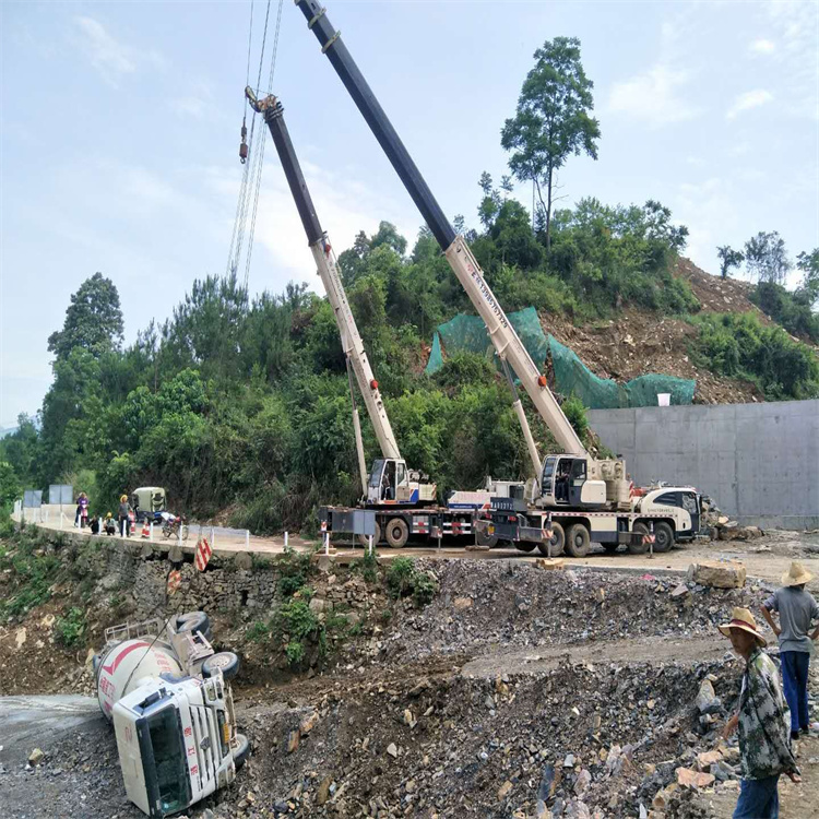 三明汽车掉沟里叫吊车救援要多少钱
